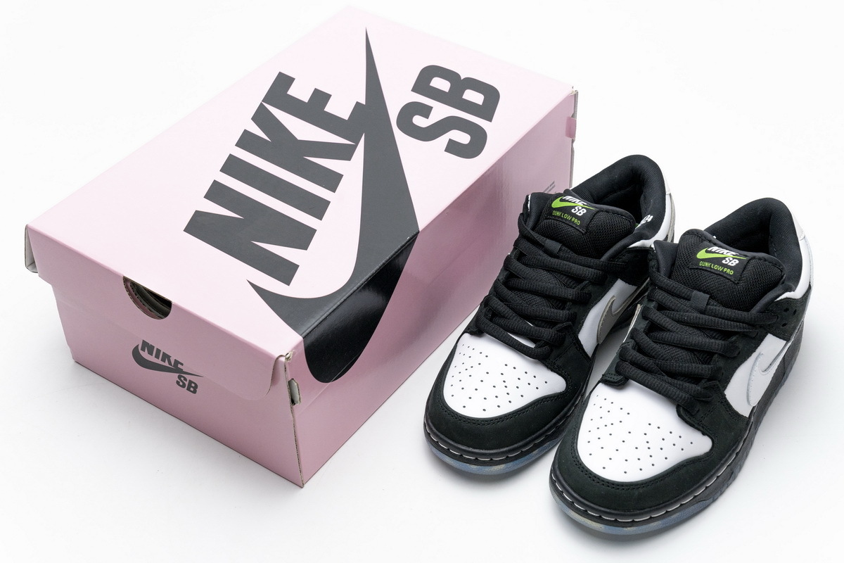 Nike SB Dunk Low Staple Panda Pigeon