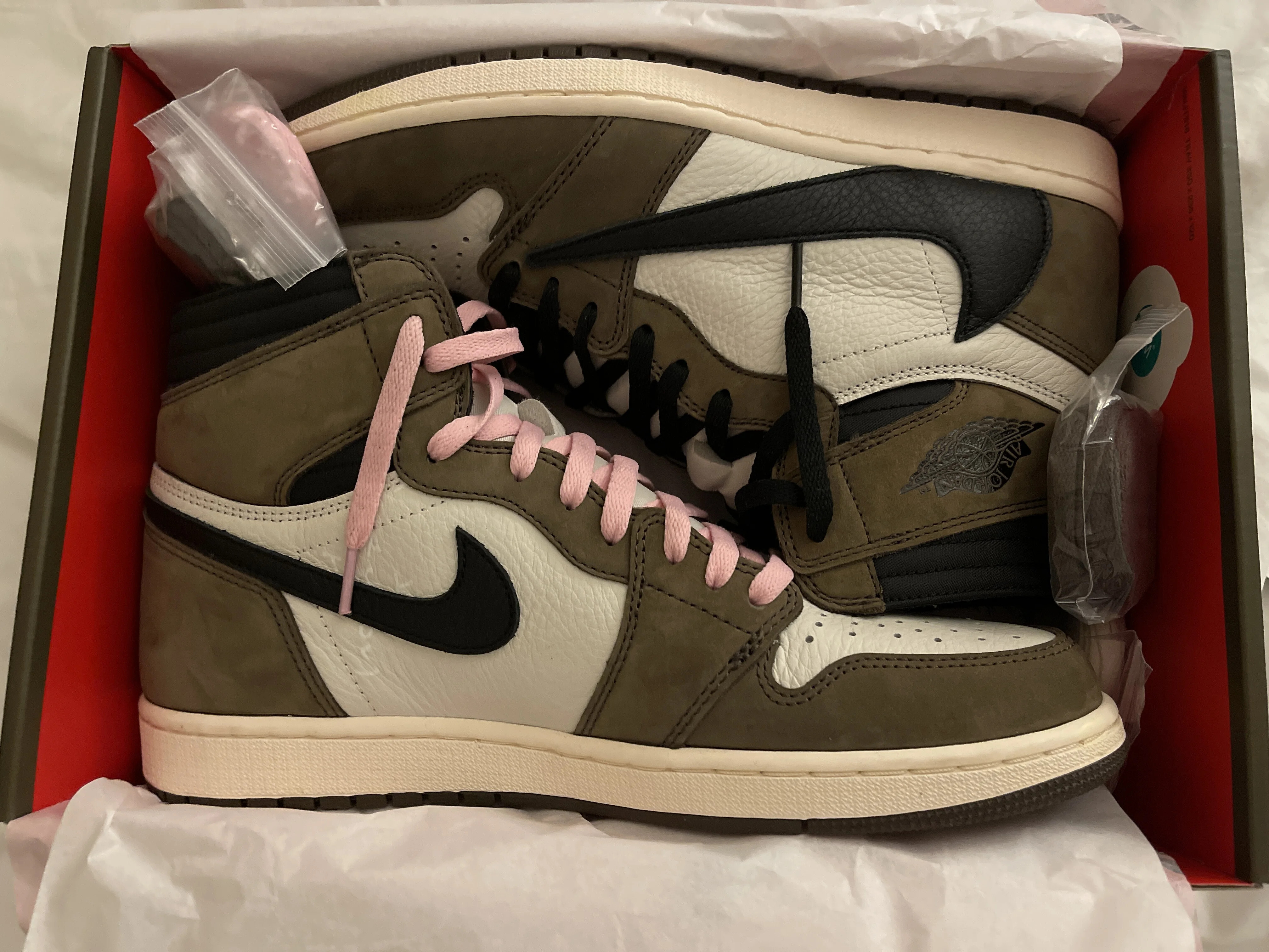 Jordan 1 Retro High Travis Scott review Crabtree M 01