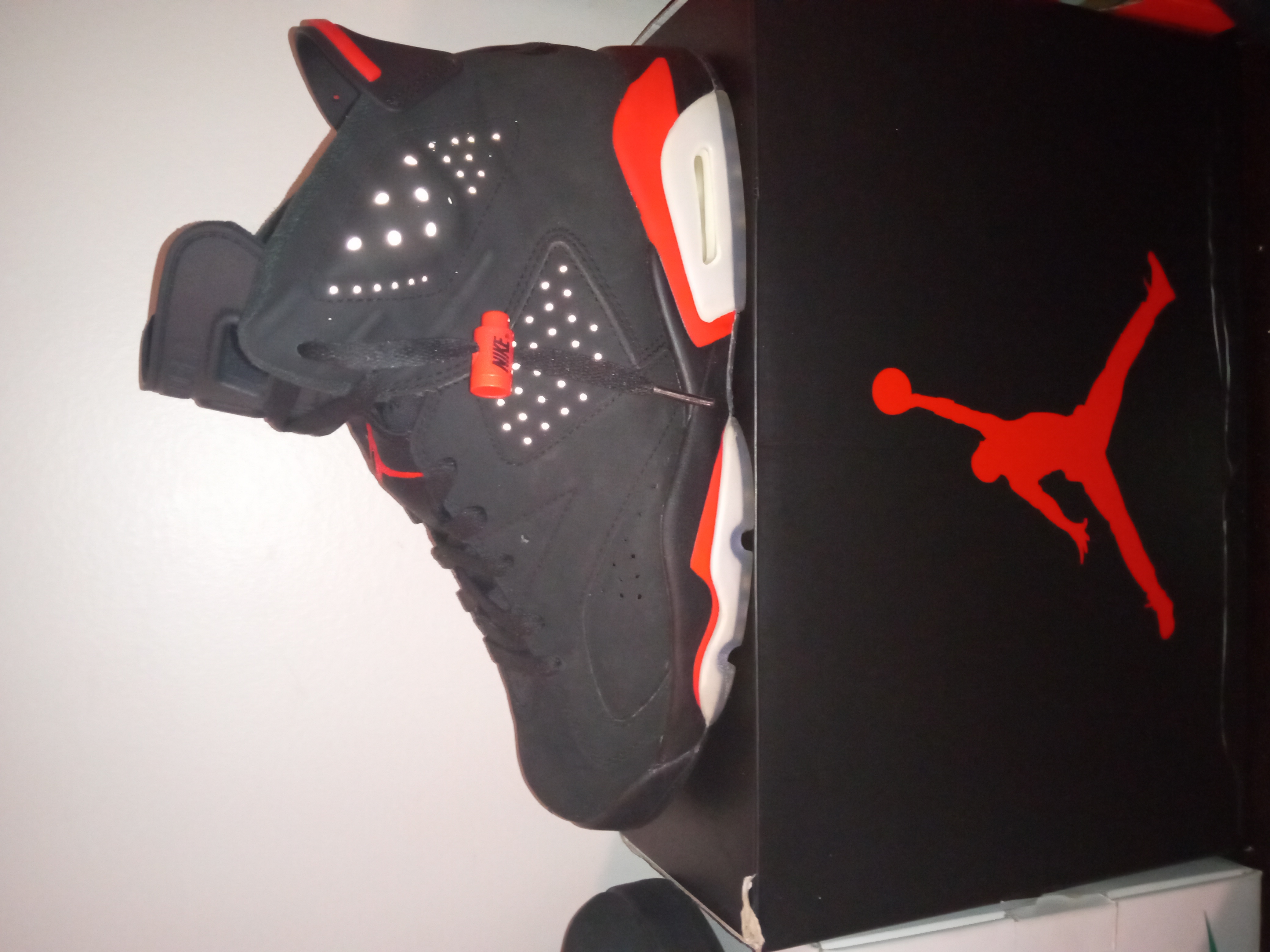 Jordan 6 Retro Black Infrared (2019) review 700 01