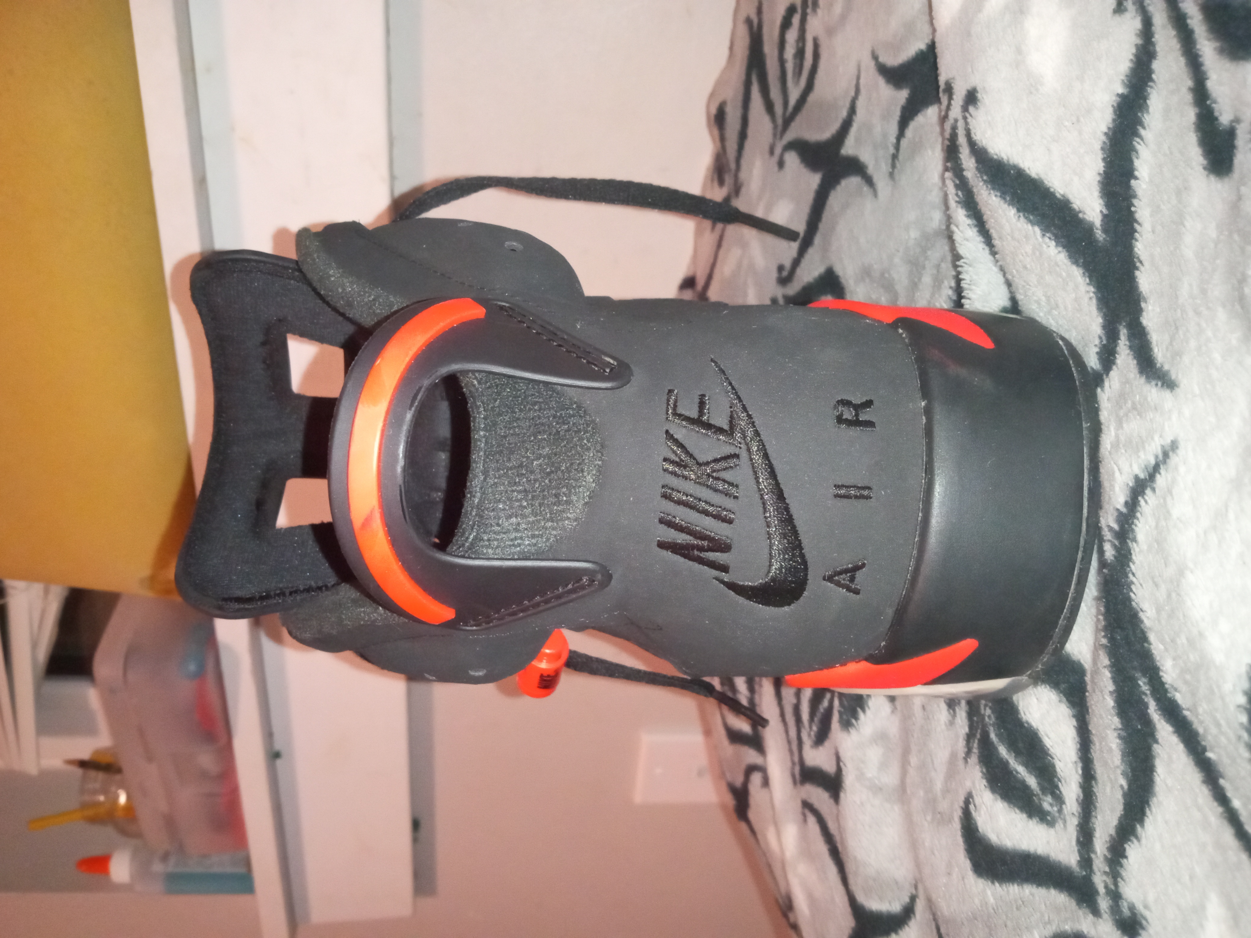 Jordan 6 Retro Black Infrared (2019) review 700 03