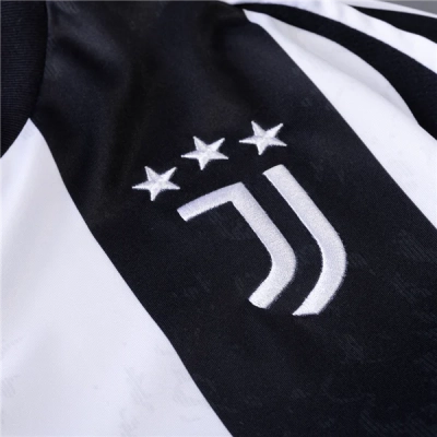 Juventus 24/25 Home Jersey 02
