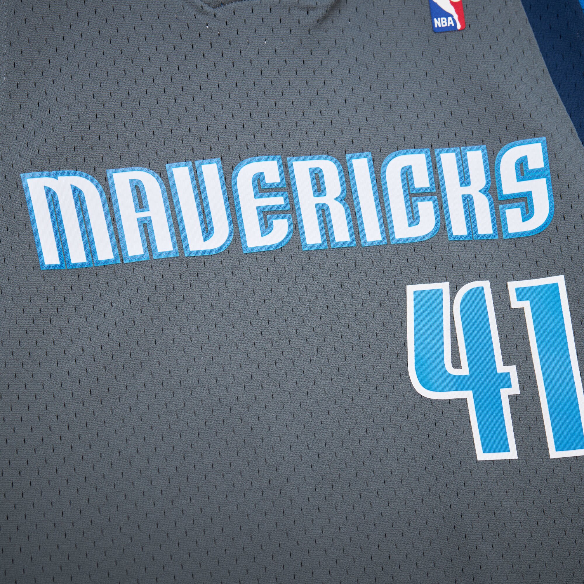 Men's Dallas Mavericks Dirk Nowitzki Gray 2003/04 Hardwood Classics Swingman Jersey