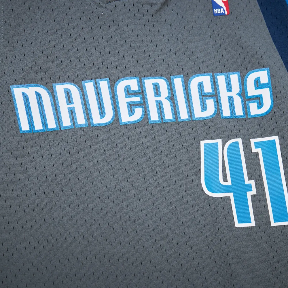 Men's Dallas Mavericks Dirk Nowitzki Gray 2003/04 Hardwood Classics Swingman Jersey