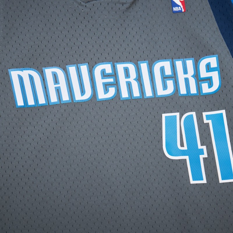 Men's Dallas Mavericks Dirk Nowitzki Gray 2003/04 Hardwood Classics Swingman Jersey
