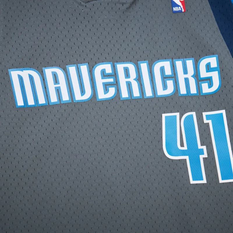 Men's Dallas Mavericks Dirk Nowitzki Gray 2003/04 Hardwood Classics Swingman Jersey