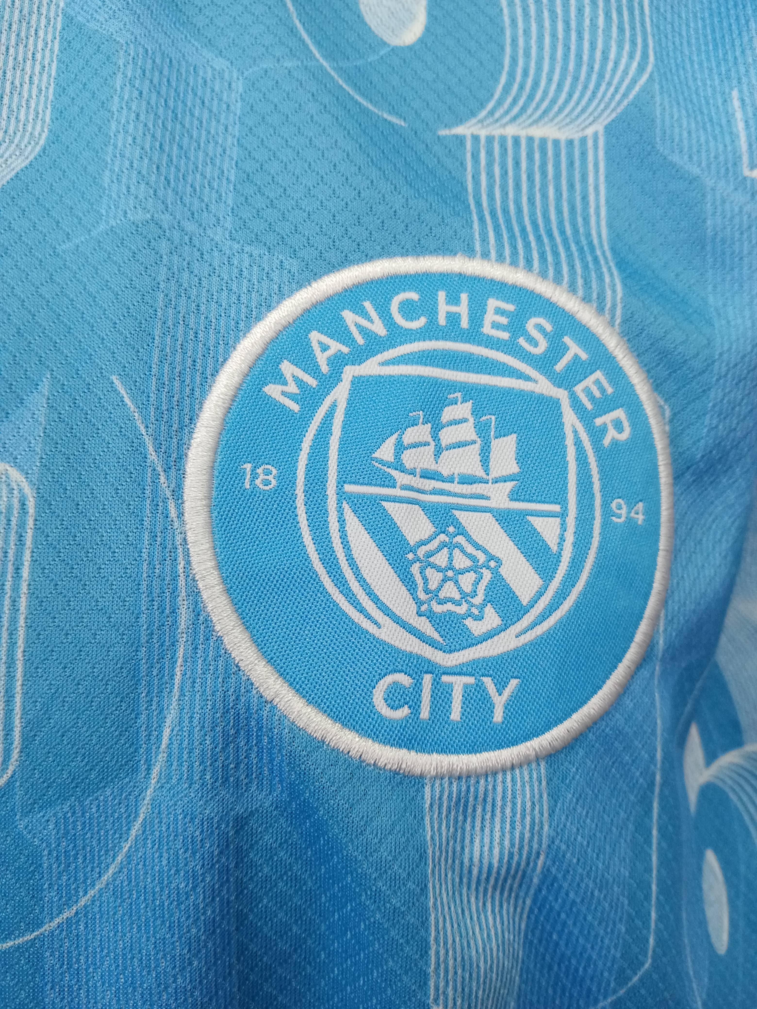 Manchester City Pre Match Training Jersey 24/25 Sky Blue review Rdfba 04