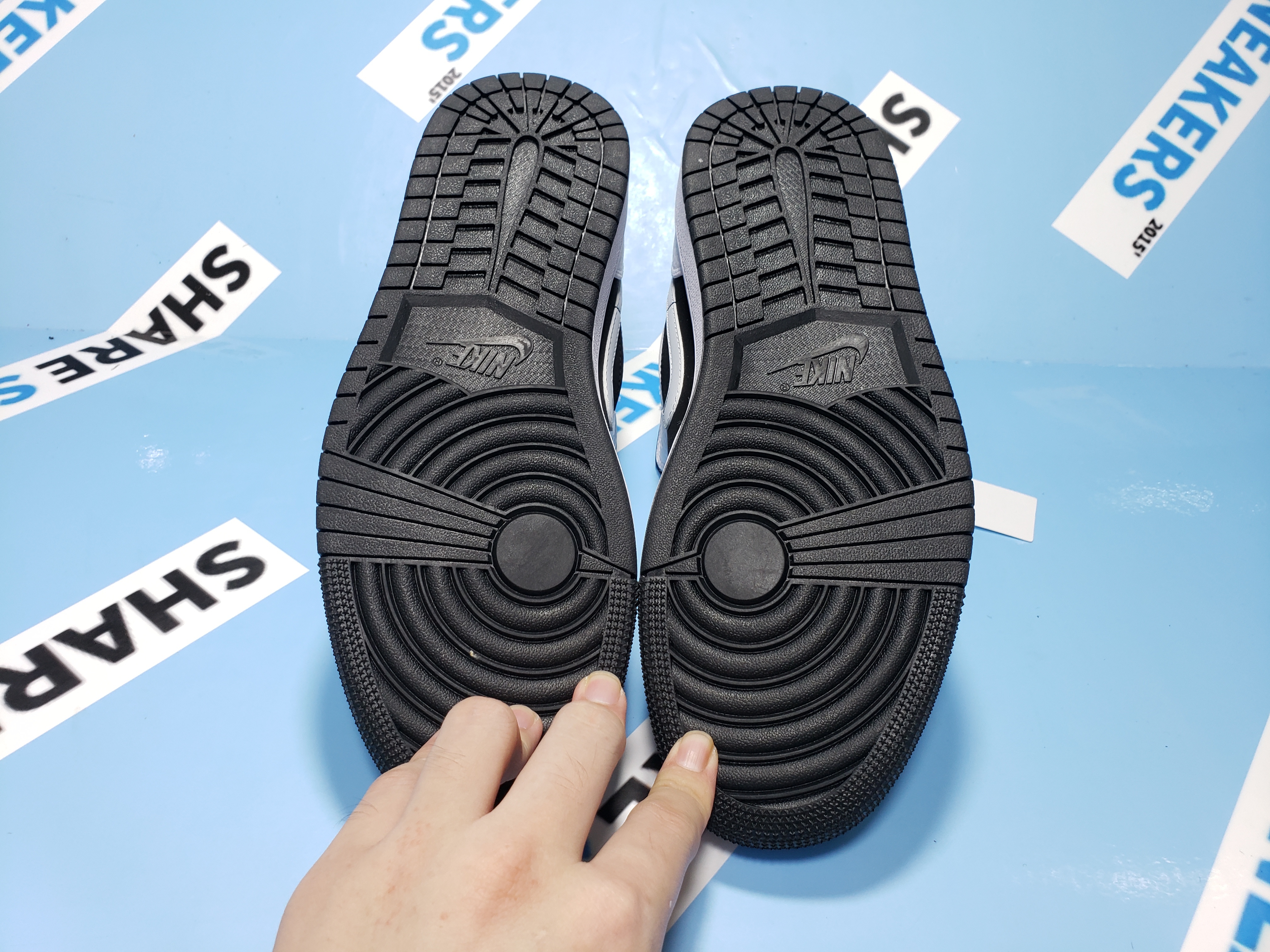 POP  Jordan 1 Mid White Black,  554724-113