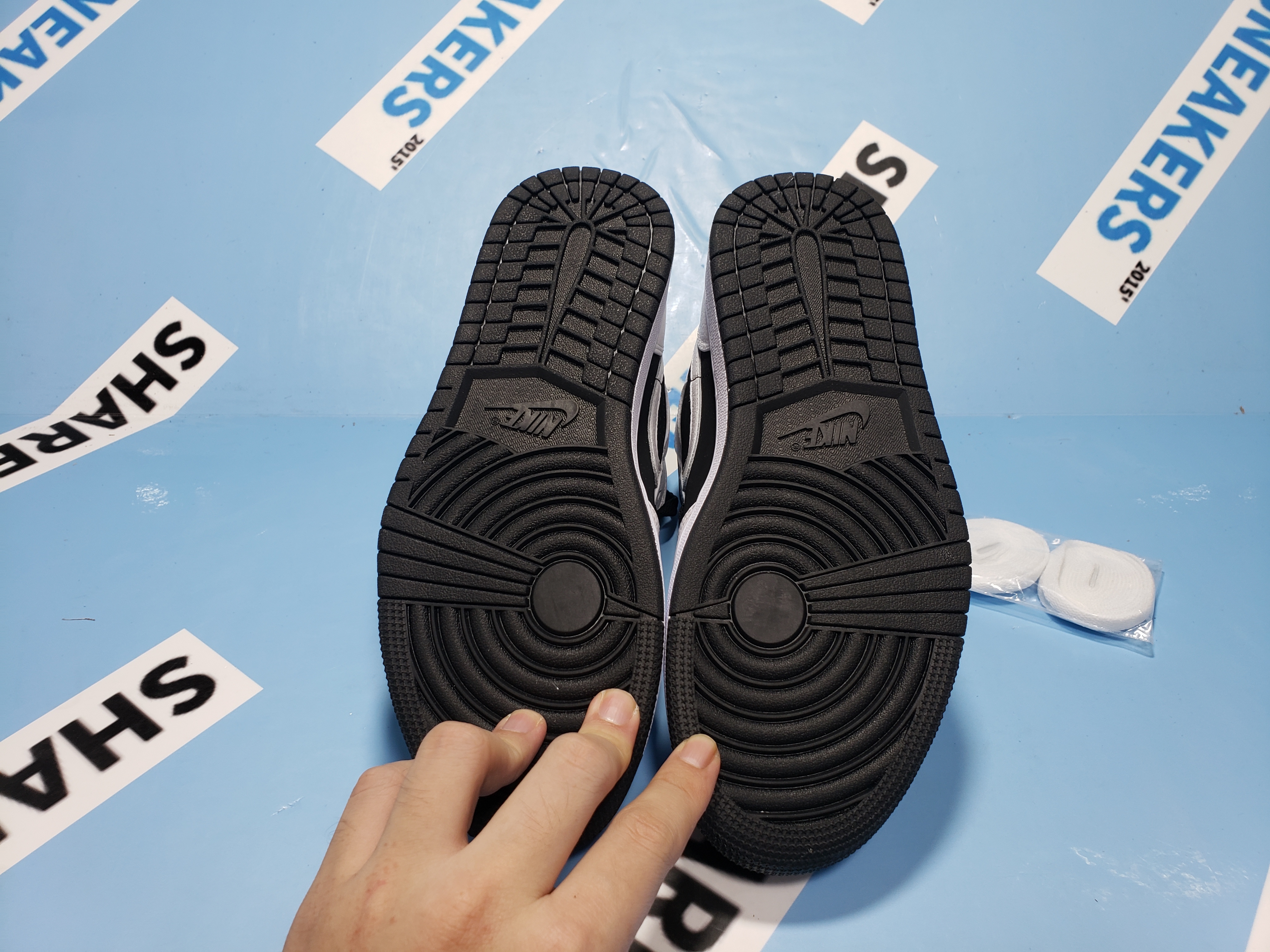 POP  Jordan 1 Mid White Black (GS),554725-113