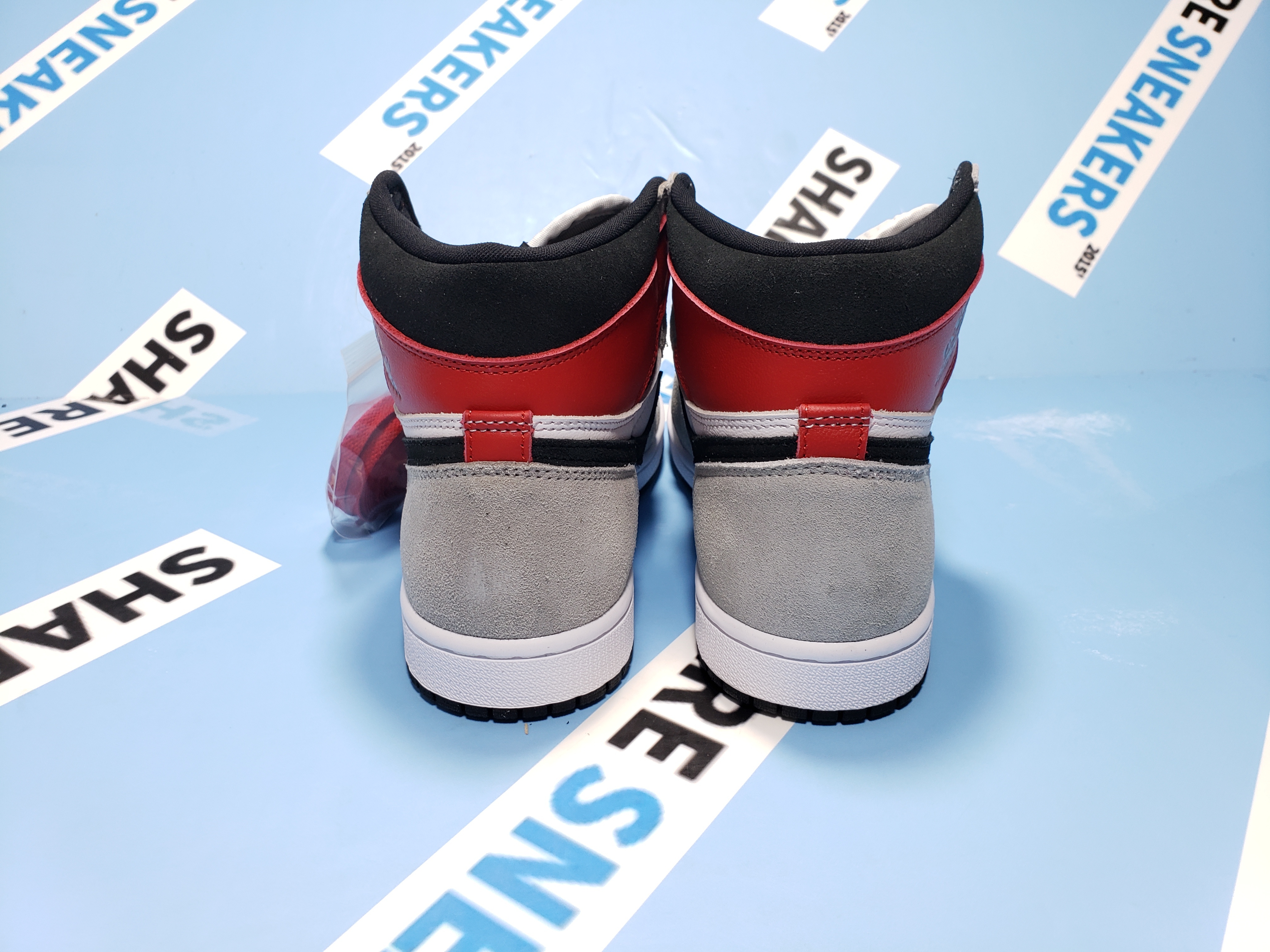 PKGoden  Jordan 1 Retro High Light Smoke Grey, 555088-126