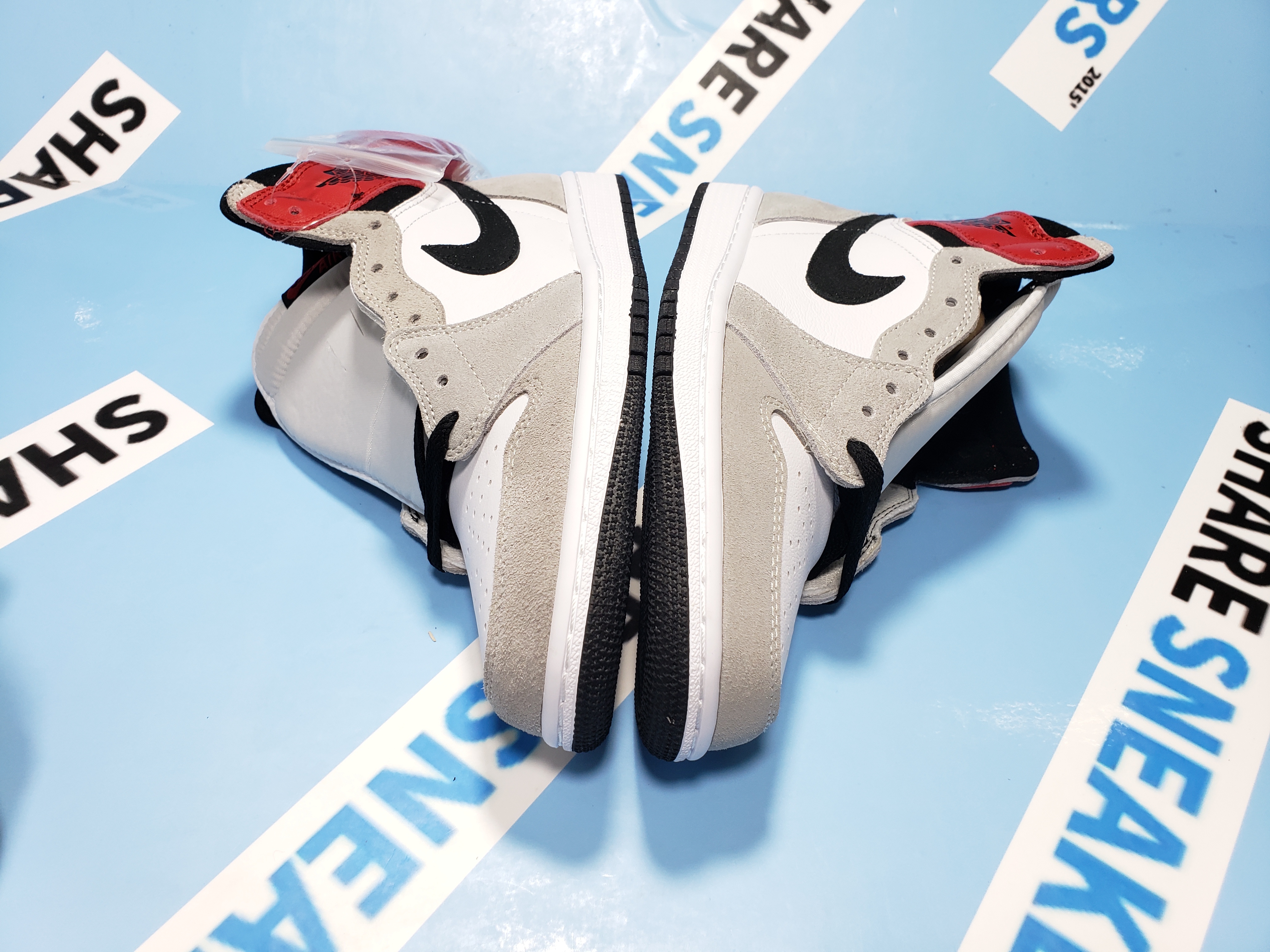 PKGoden  Jordan 1 Retro High Light Smoke Grey, 555088-126