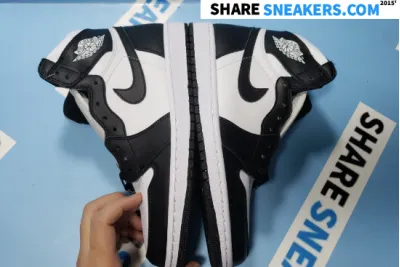 POP  Jordan 1 Retro Black White (2014), 555088-010 02