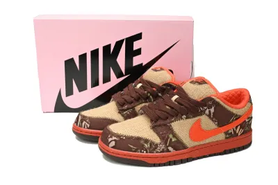 PKGoden  SB Dunk Low Reese Forbes Hunter, 304292-281 01