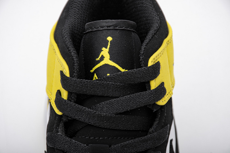  BootsMasterLin Air Jordan 1 Mid Yellow Toe Black, 852542-071 the best replica sneaker 
