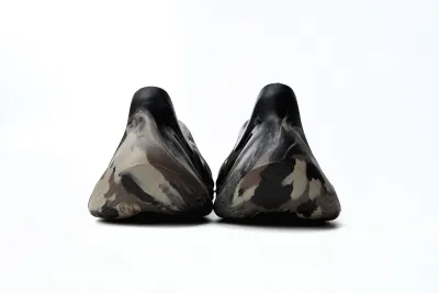 POP  Yeezy Foam RNNR MX Brown Blue, ID4126 02