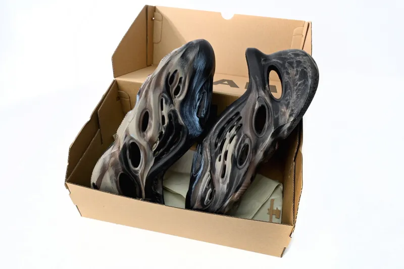 POP  Yeezy Foam RNNR MX Brown Blue, ID4126
