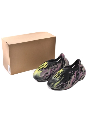 POP  Yeezy Foam RNR MX Carbon, IG9562 01