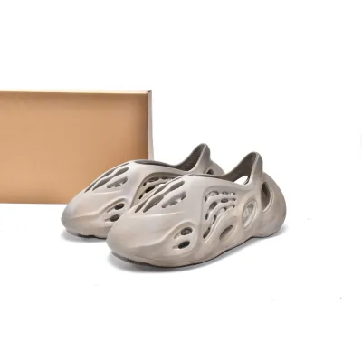 POP  Yeezy Foam RNNR Stone Sage, GX4472 01