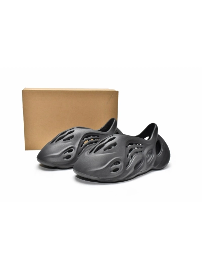 POP  Yeezy Foam RNR Onyx, HP8739 01