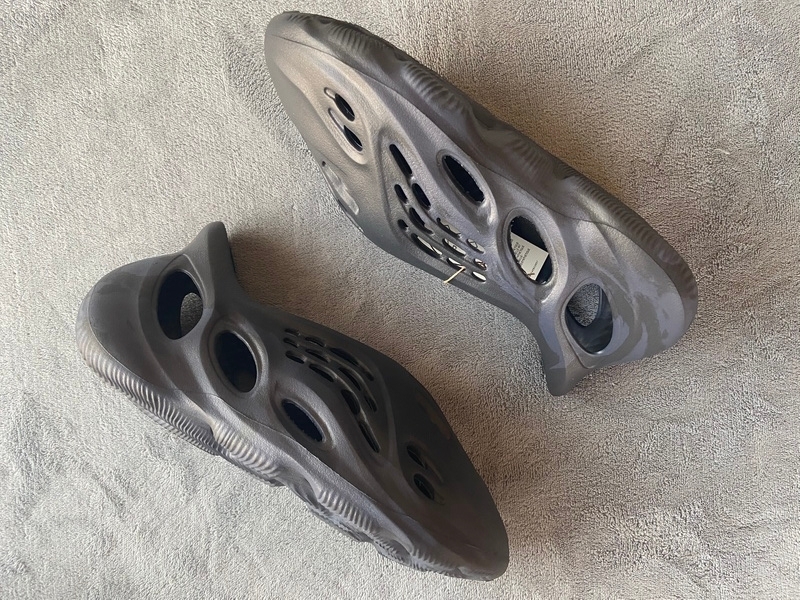 POP  Yeezy foam runners Mineral Blue, GV7903 