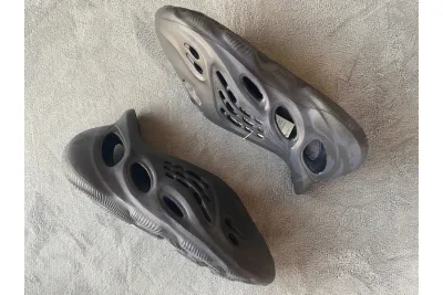 POP  Yeezy foam runners Mineral Blue, GV7903  02