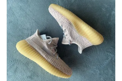 POP  KIDS Yeezy Boost 350 V2 Synth Reflective, FV5675  01