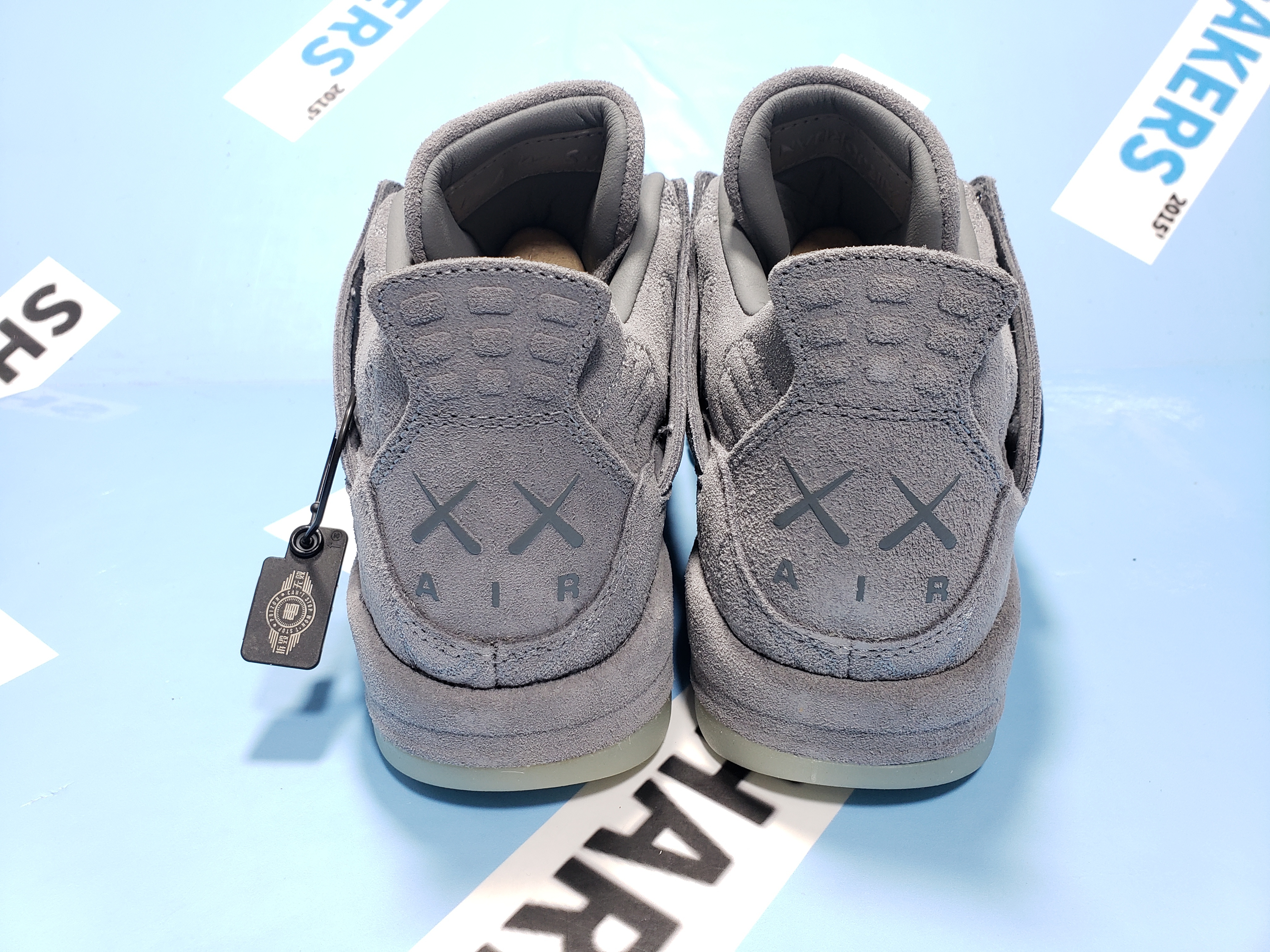 PKGoden KAWS X Air Jordan 4 Retro, 930155-003