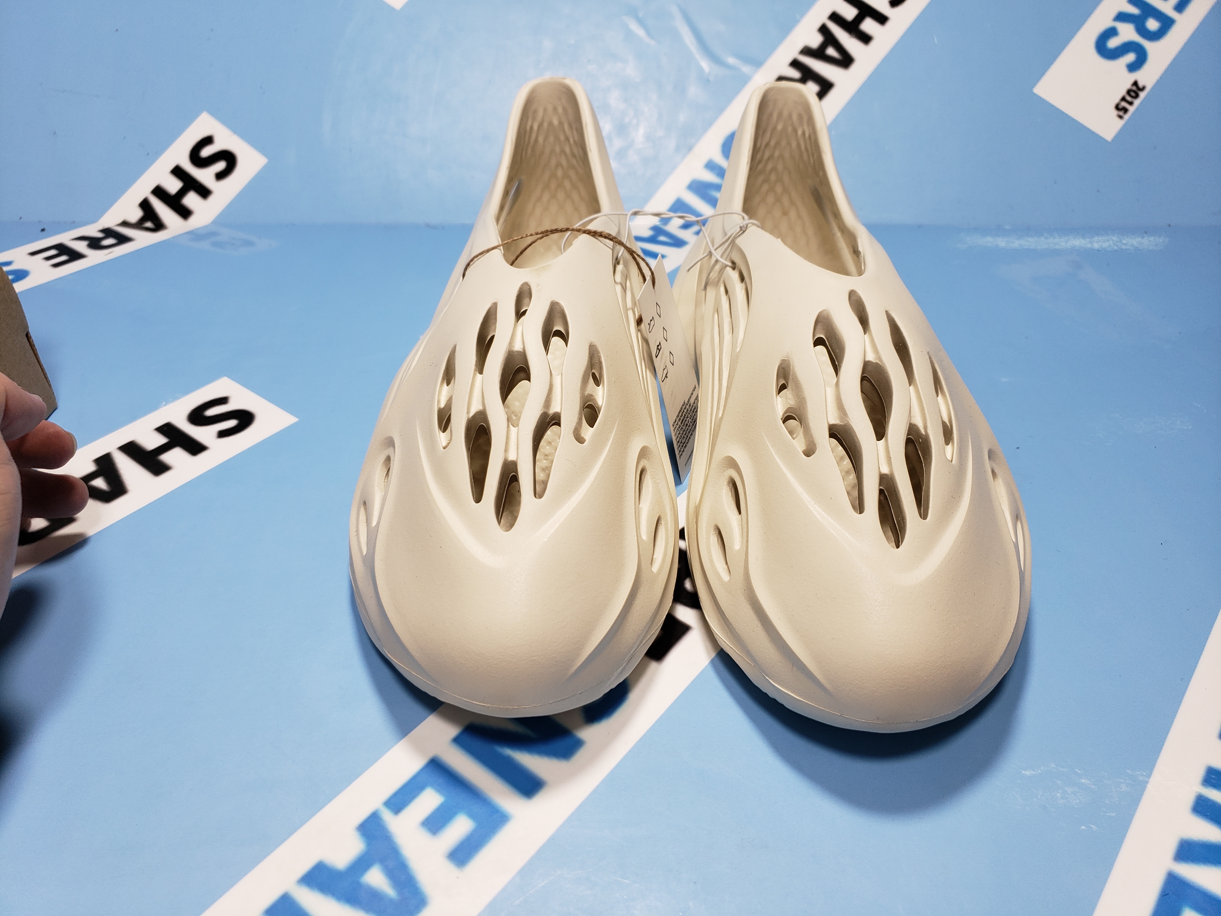 POP  Yeezy Foam Runner Ararat, G55486 