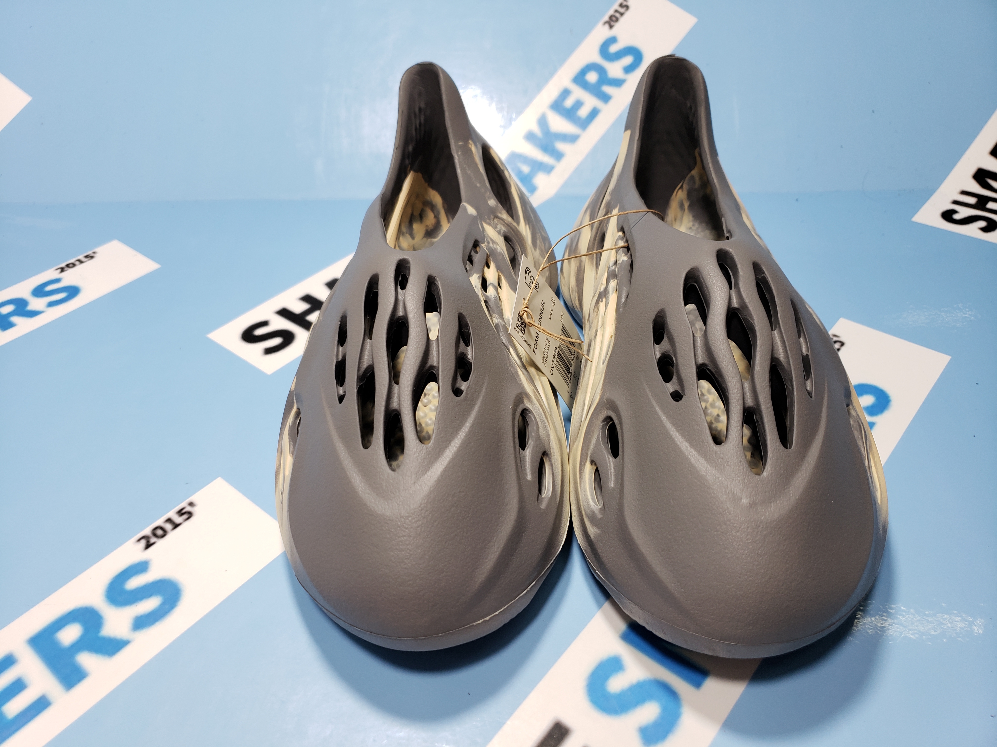 POP  Yeezy Foam RNNR MXT Moon Gray, GV7904