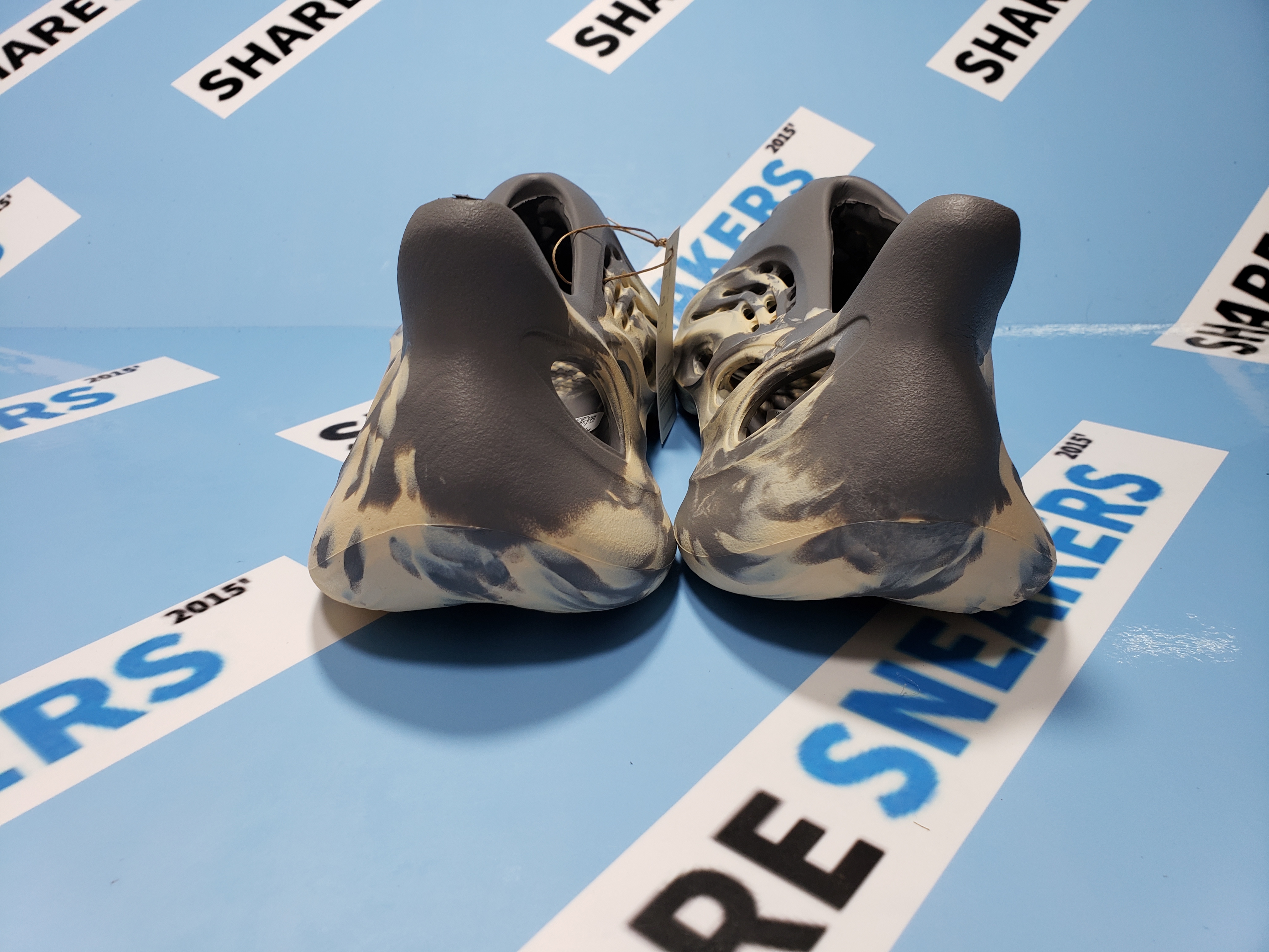 POP  Yeezy Foam RNNR MXT Moon Gray, GV7904