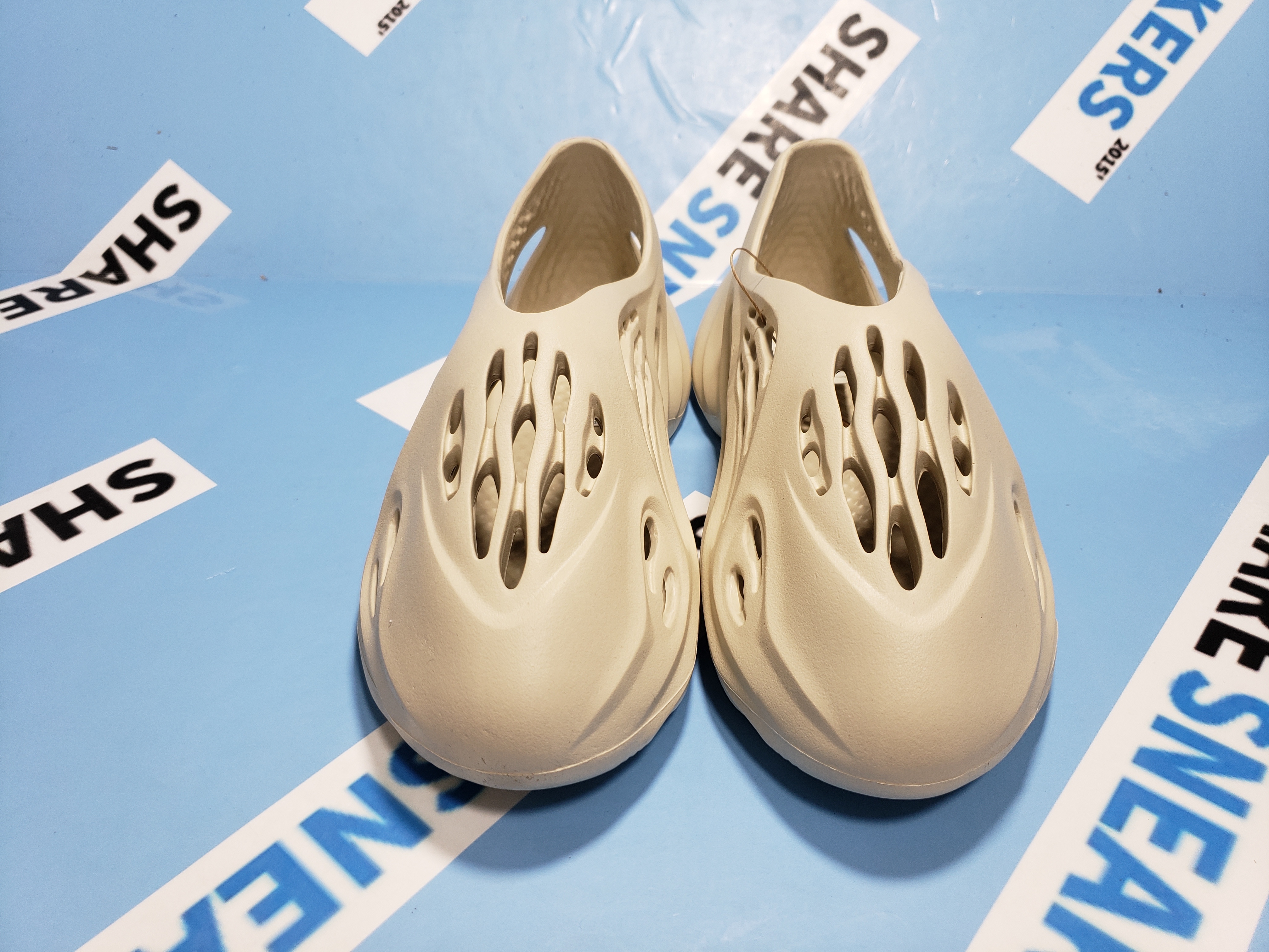 POP Yeezy foam runners sand, FY4567 