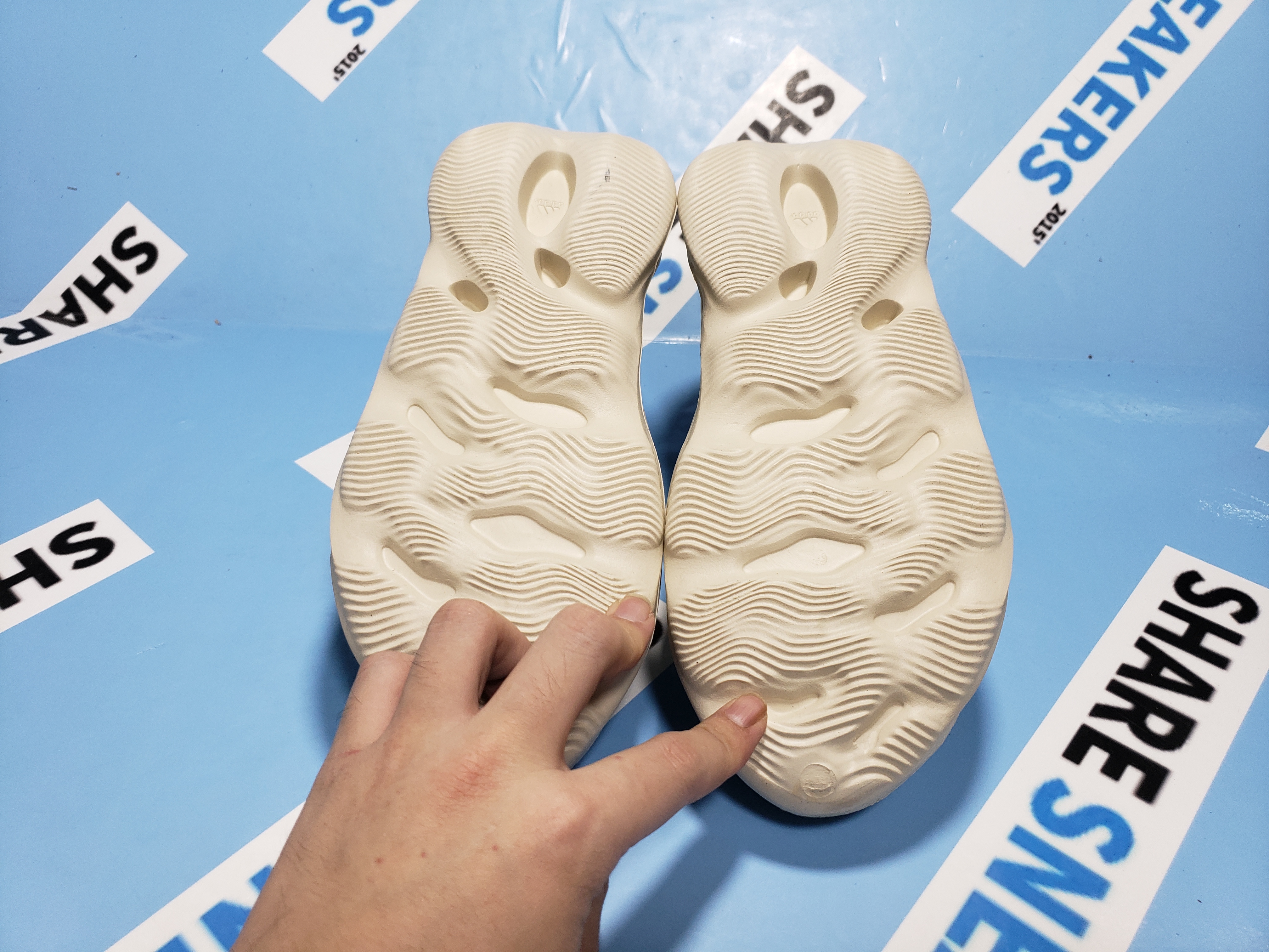 POP Yeezy foam runners sand, FY4567 