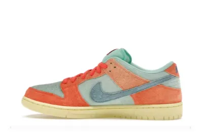 PKGoden  SB Dunk Low Orange Emerald Rise, DV5429-800 01