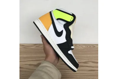 POP  Air Jordan 1 Retro High OG "Volt Gold", 555088-118 02