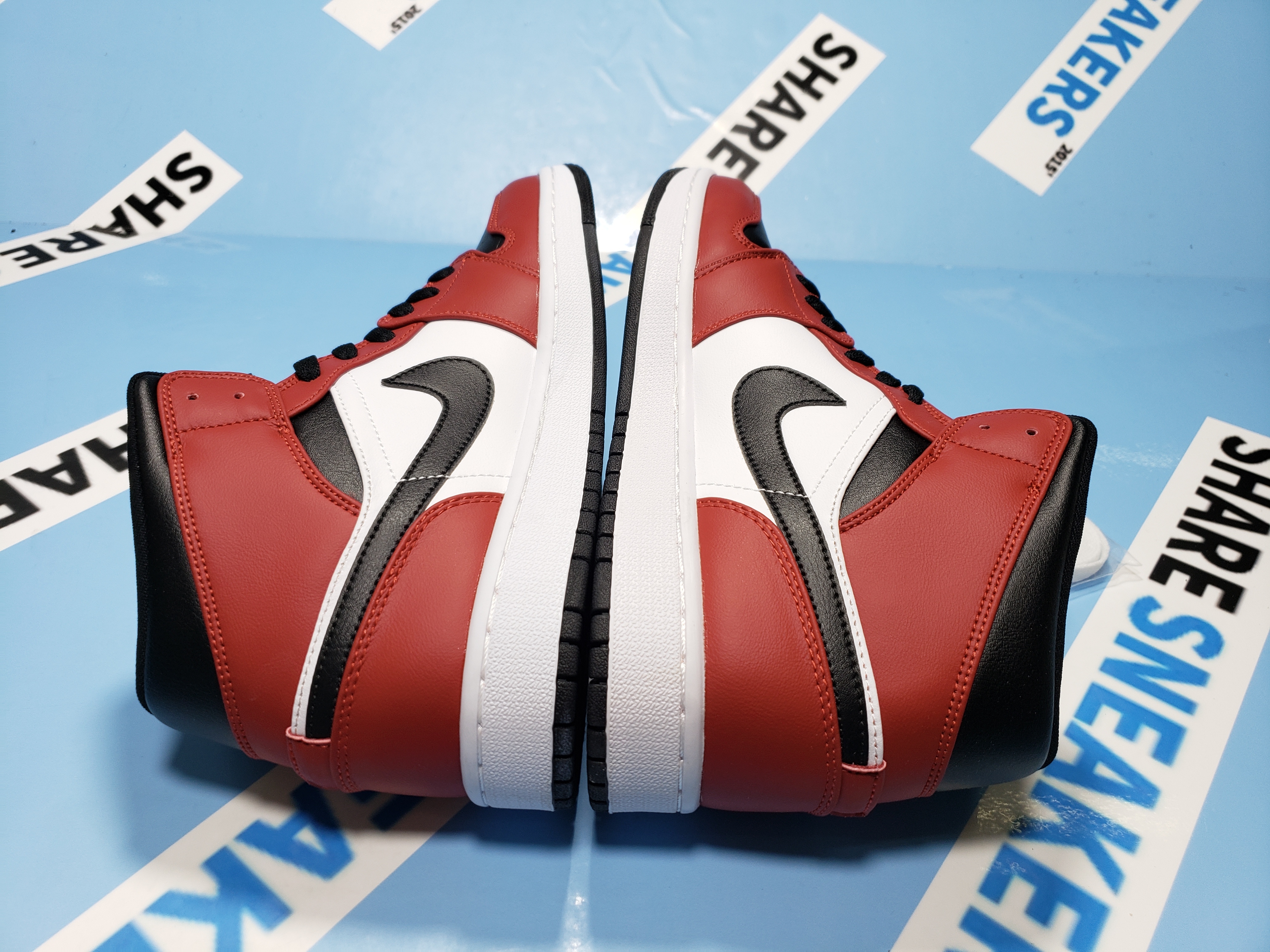 POP  Jordan 1 Mid Chiago red, 554725-069