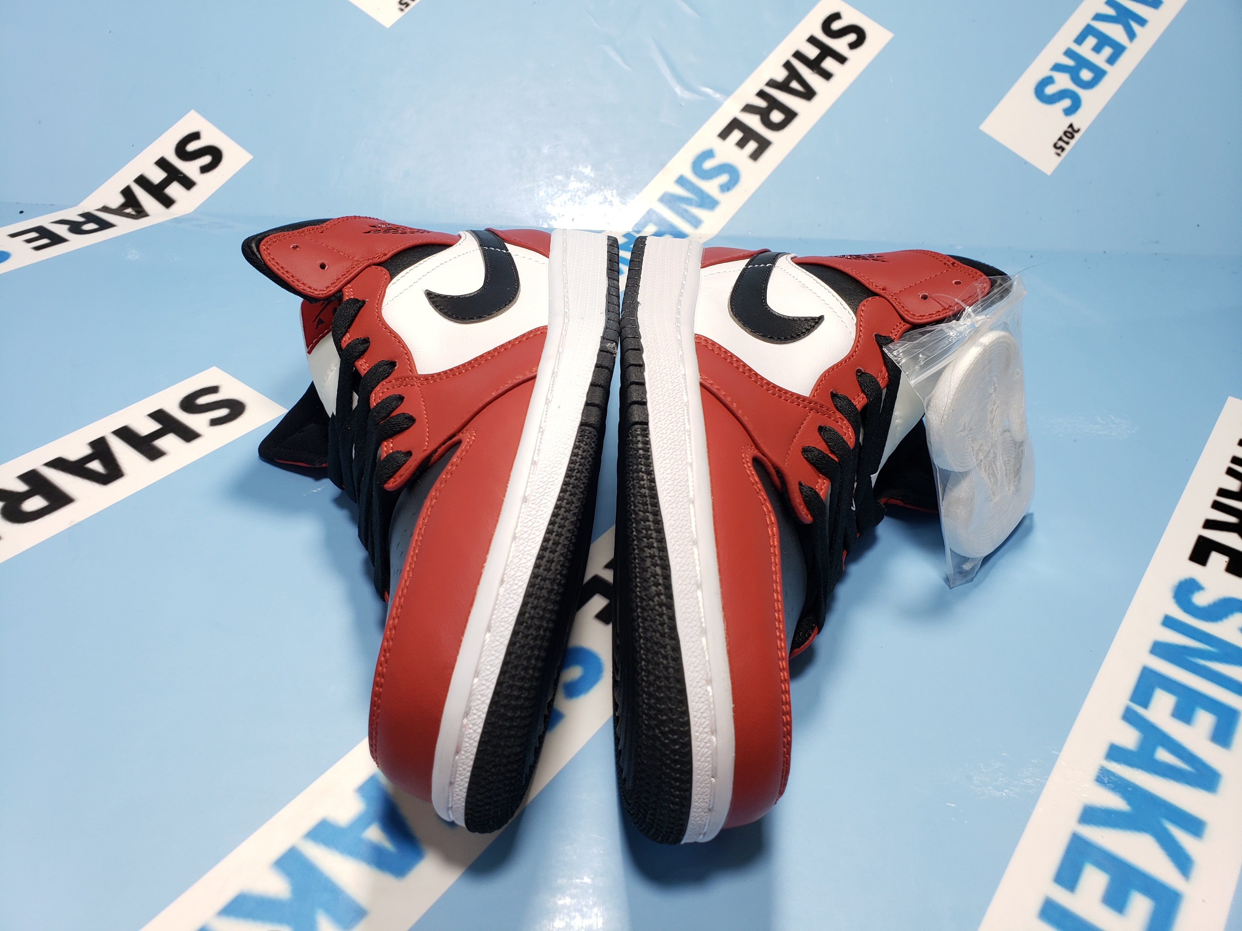 POP  Jordan 1 Mid Chiago red, 554725-069