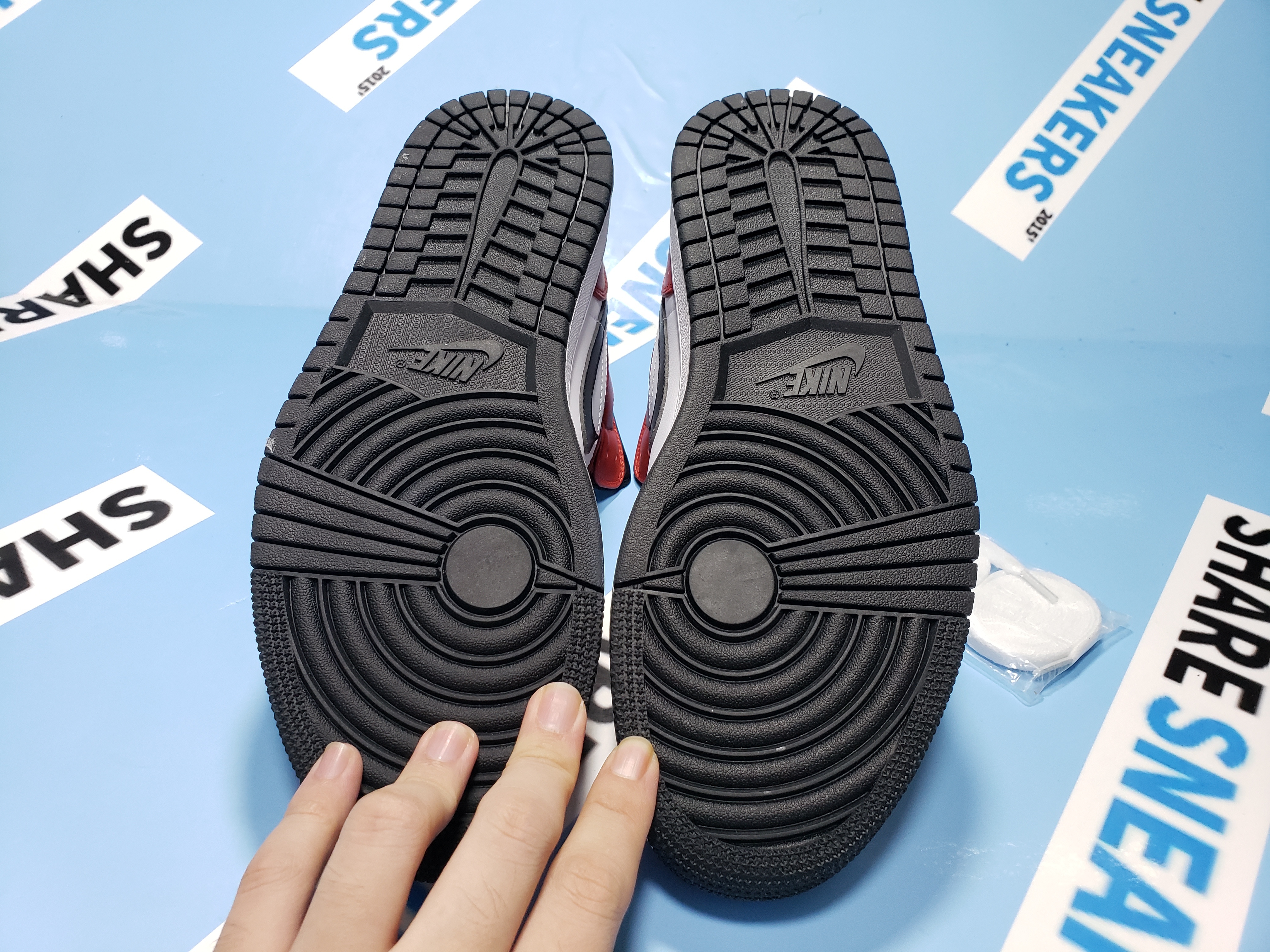 POP  Jordan 1 Mid Chiago red, 554725-069