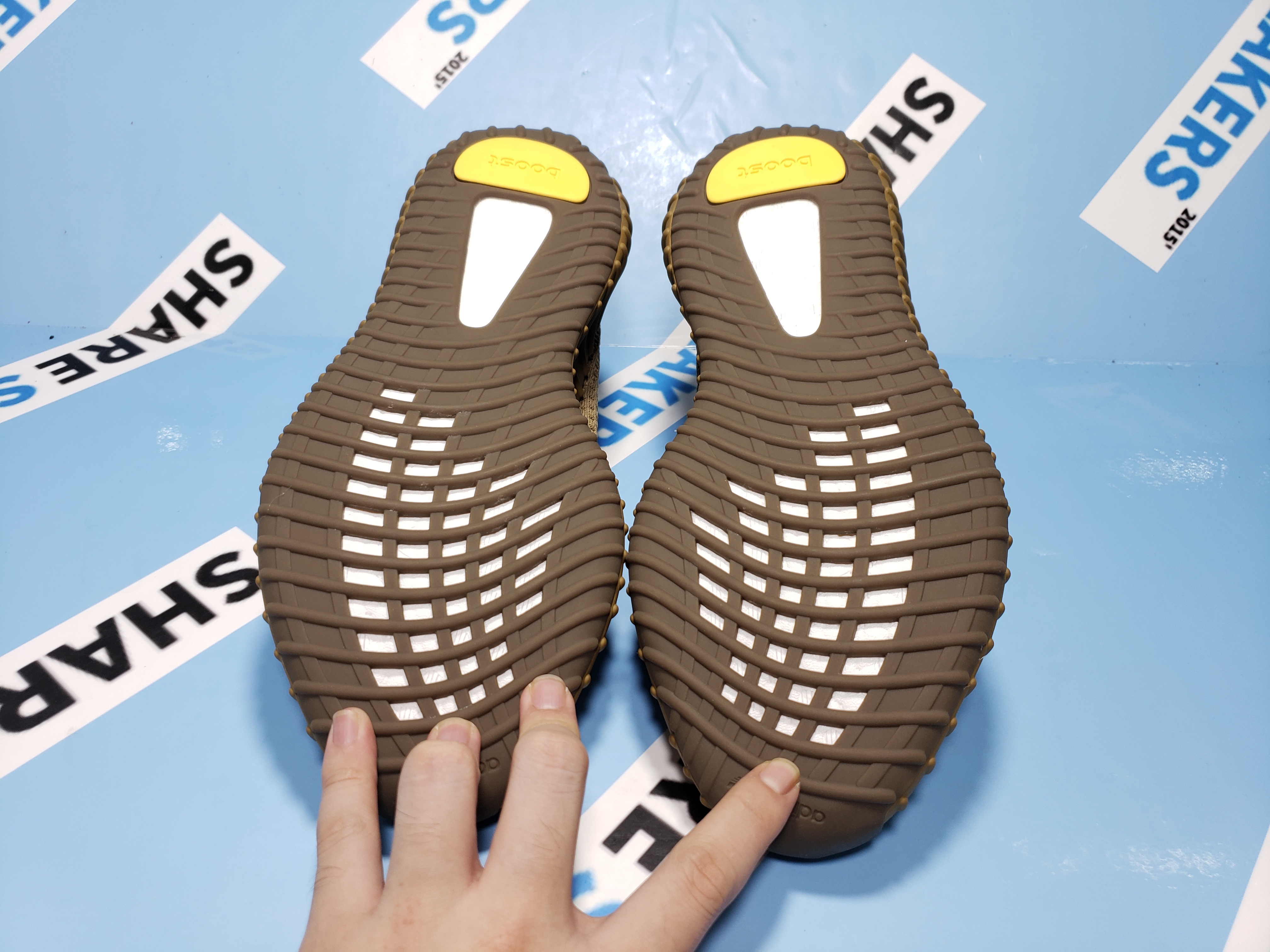 POP  Yeezy Boost 350 V2 Earth, FX9033