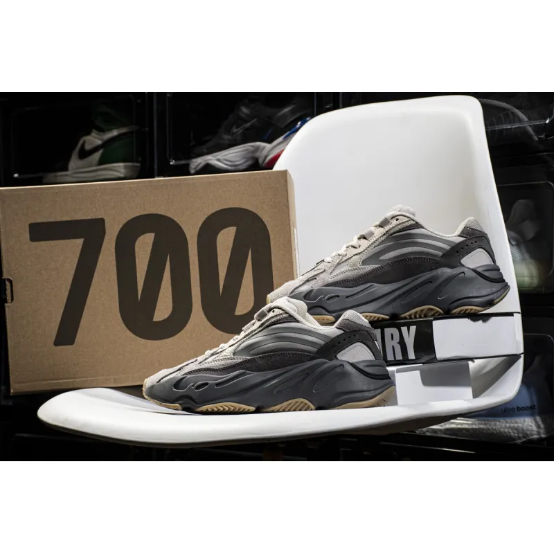 BootsMasterLin Yeezy Boost 700 V2 Tephra, FU7914 the best replica sneaker 