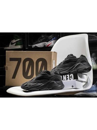 POP  Yeezy Boost 700 V2 Vanta, FU6684 02