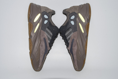 POP  Yeezy Boost 700 Mauve,  EE9614 02