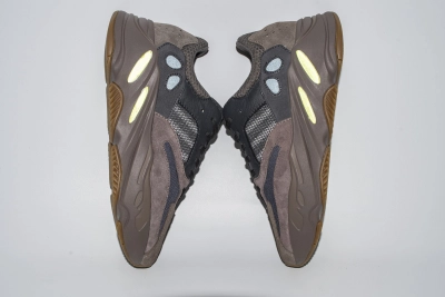 POP  Yeezy Boost 700 Mauve,  EE9614 02
