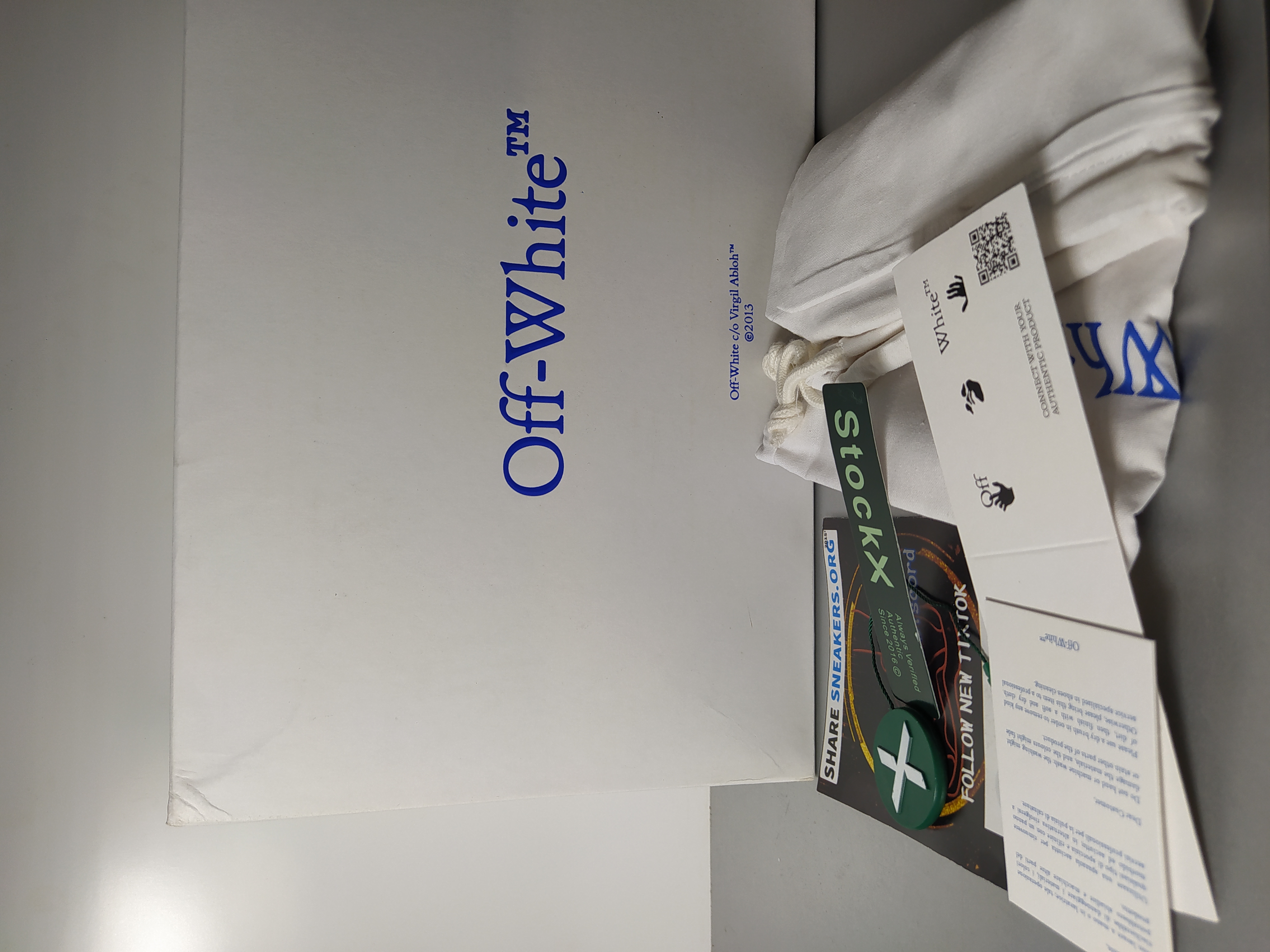 PKGoden Off-White Out of Office White Silver, OMIA189F 24LEA00E 0172