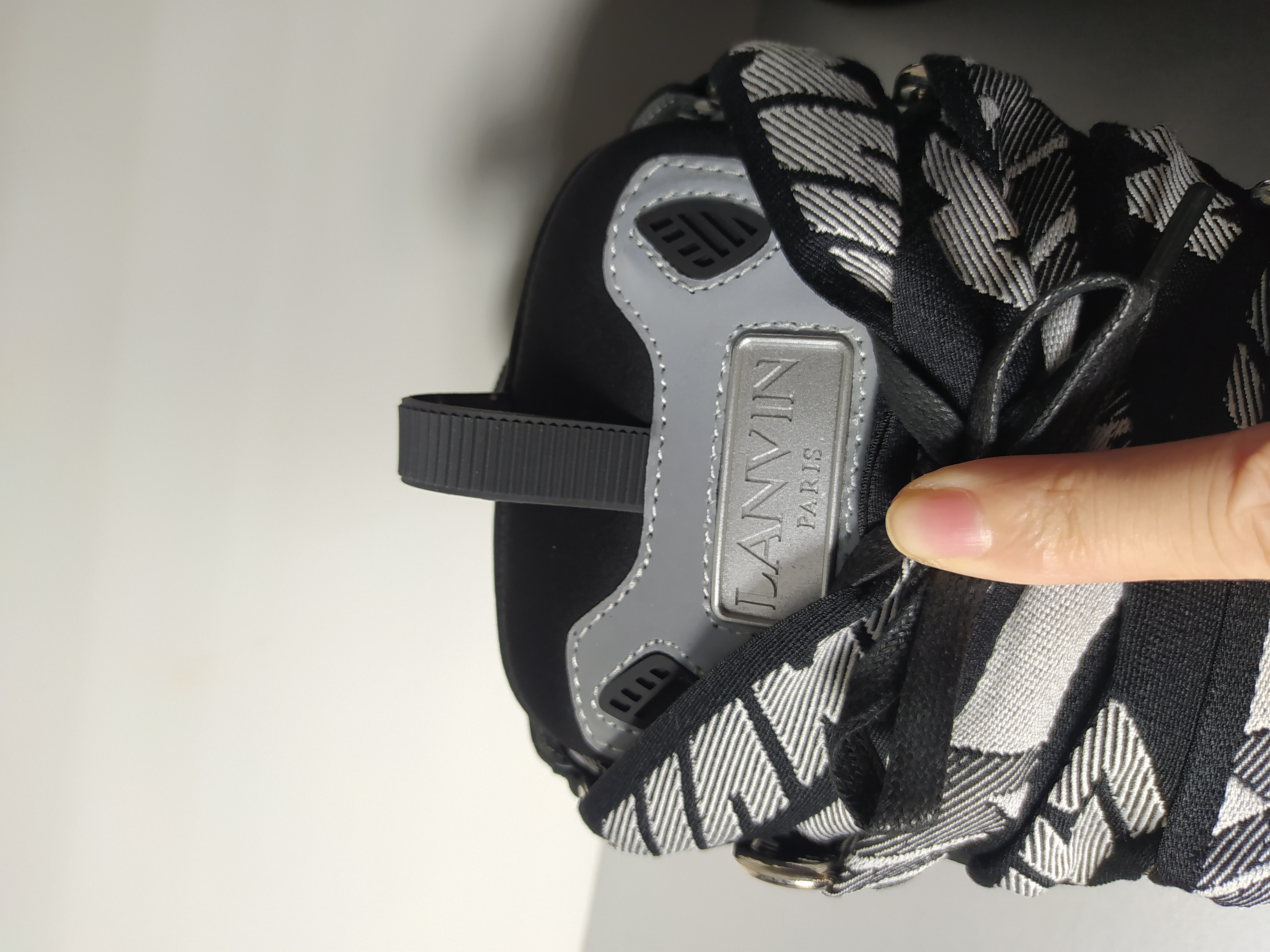 PKGoden LANVIN White Black