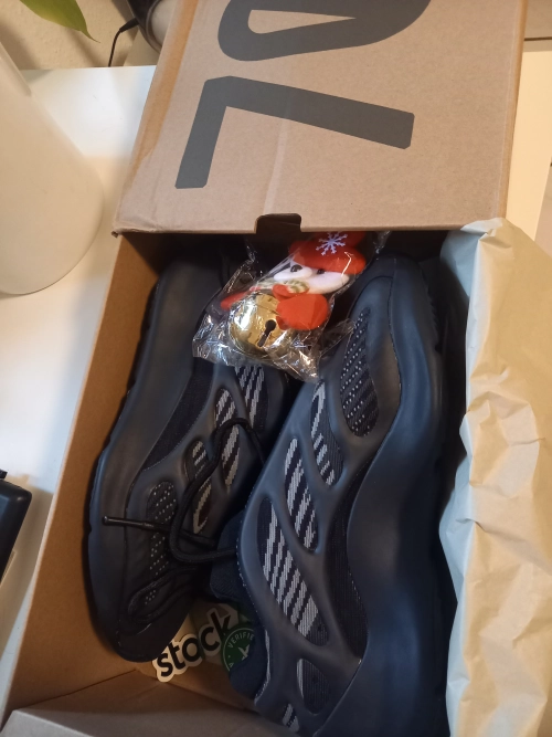 POP  Yeezy 700 V3 Alvah, H67799 review 