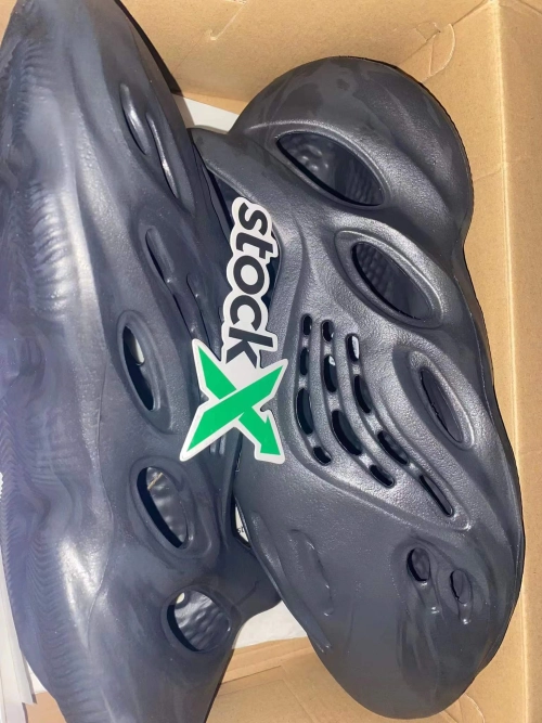 POP  Yeezy Foam RNR Onyx, HP8739 review 