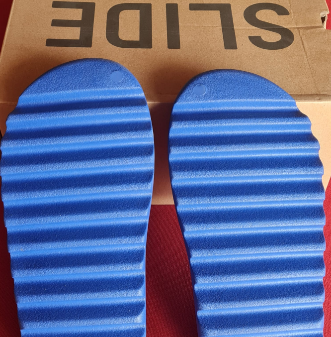 POP Yeezy Slide Azure, ID4133 review Ethan Bech 01