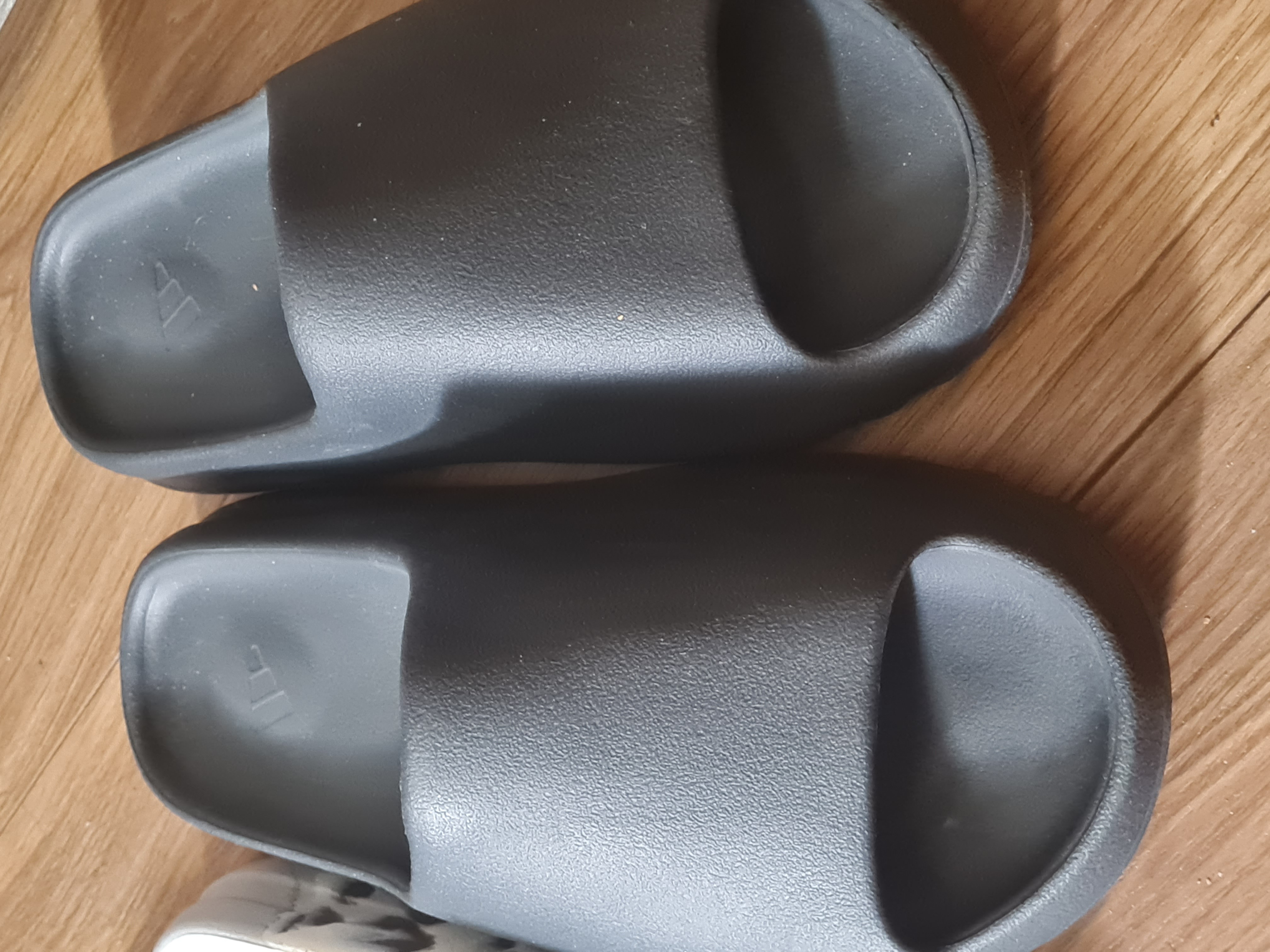 POP   Yeezy Slide Granite, ID4132 review Kmikaz420 01