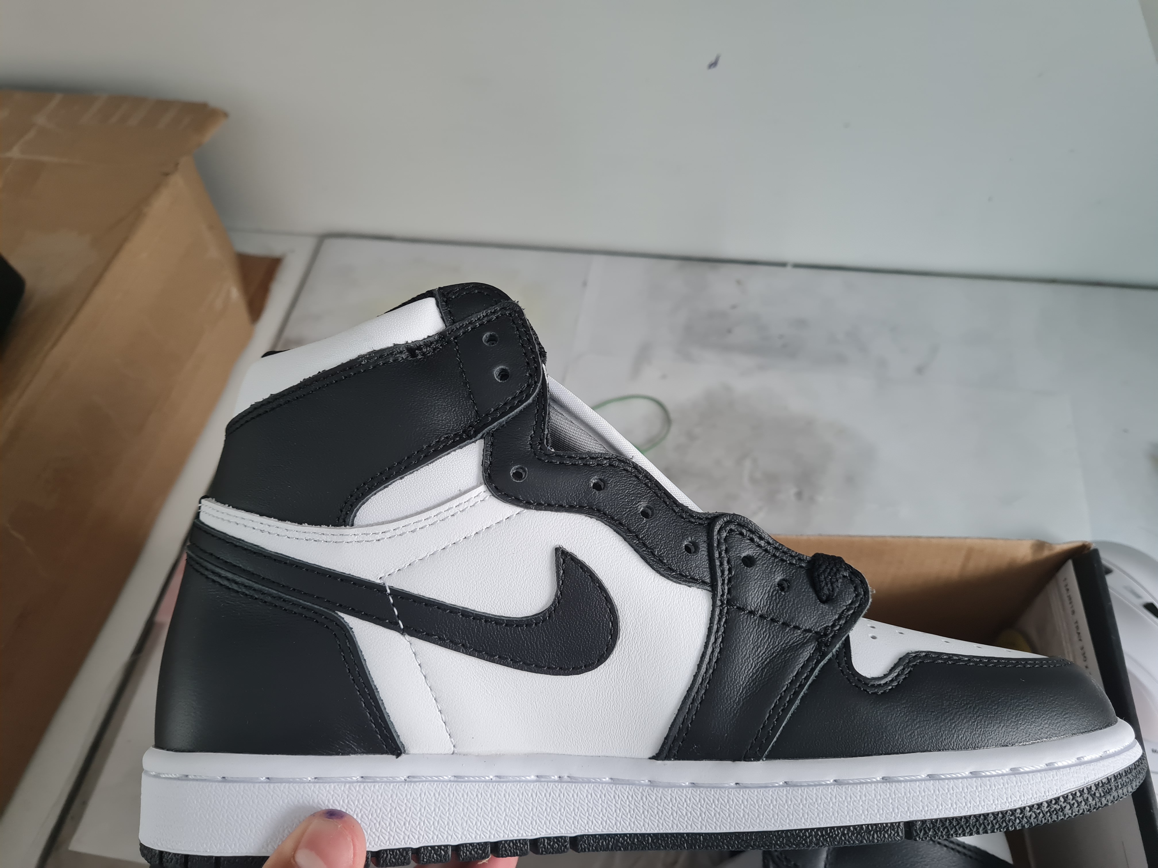 POP  Jordan 1 Retro Black White (2014), 555088-010 review Batu 02