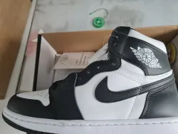POP  Jordan 1 Retro Black White (2014), 555088-010 review Batu 04