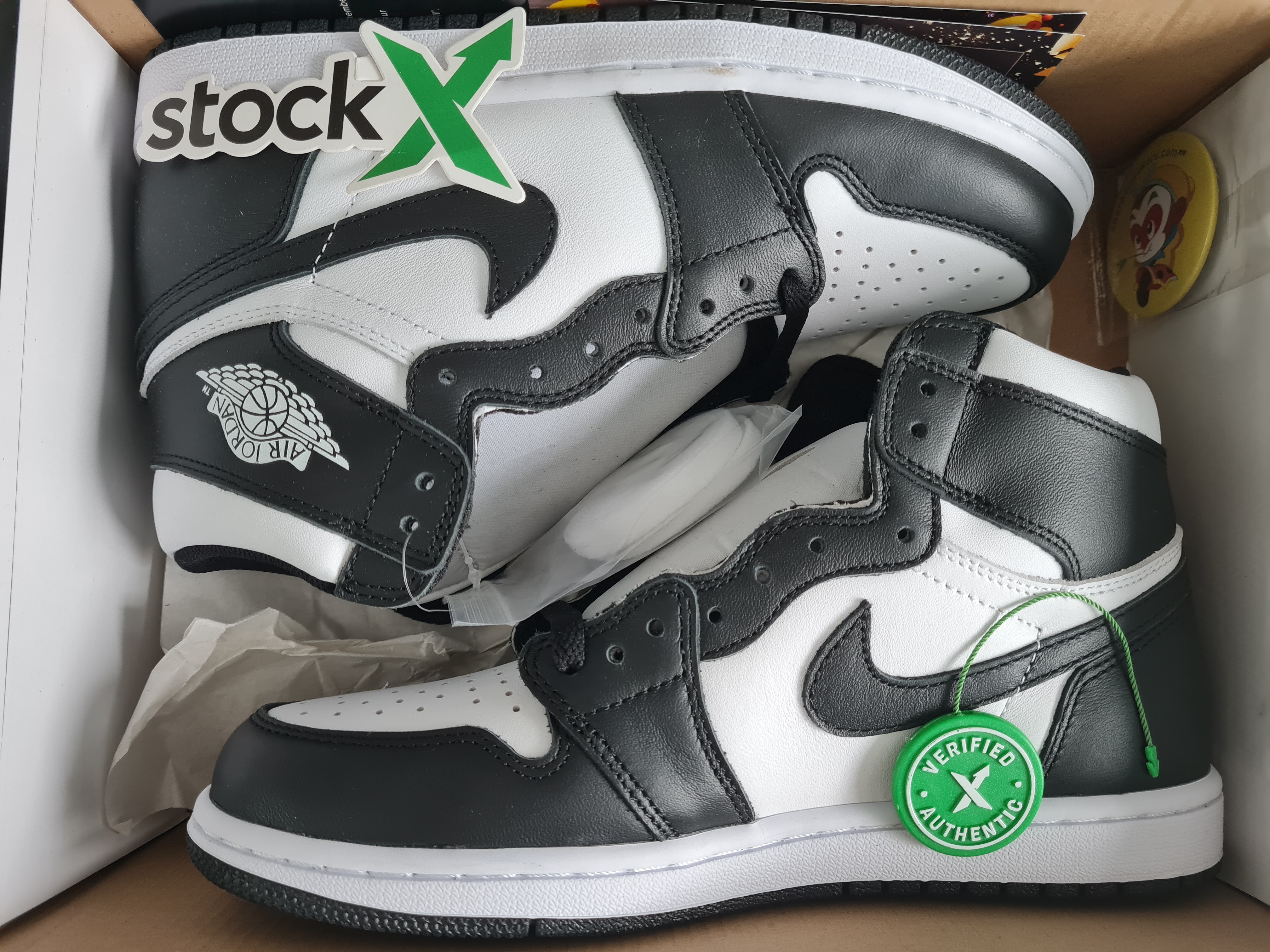 POP  Jordan 1 Retro Black White (2014), 555088-010 review Batu 04